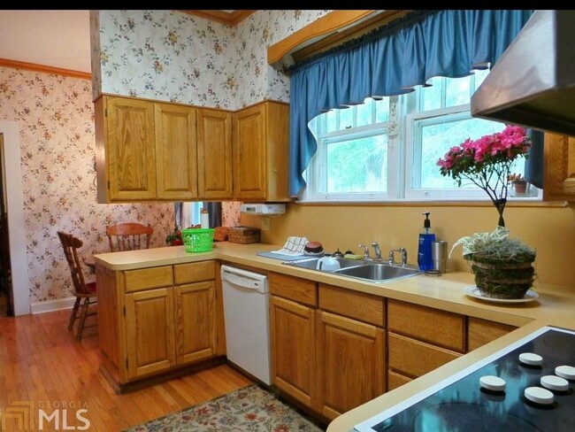 Building Photo - 3 Bedroom 3 full bath, Single Family Home ...