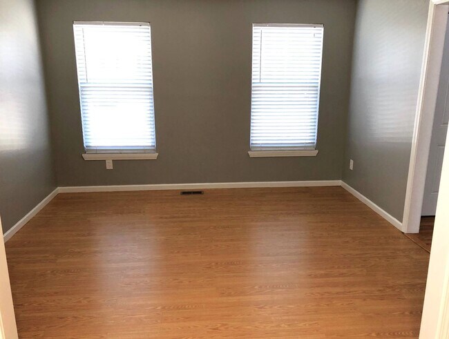 Foto del edificio - COMING SOON!! 5 Bed, 3.5 Bath, Pet Friendly!!