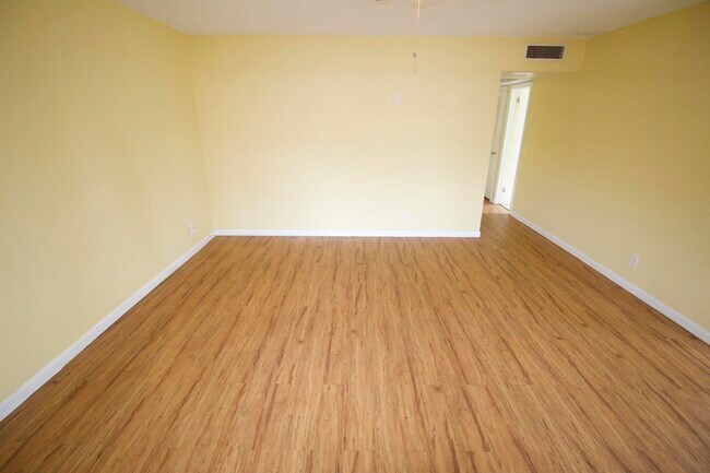Foto del edificio - 921 Evergreen Dr