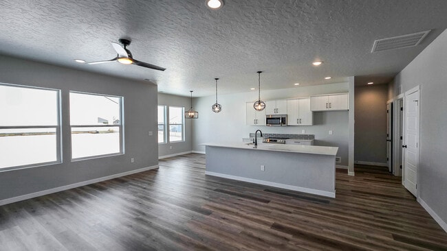 Building Photo - 3162 N Coneflower Ave