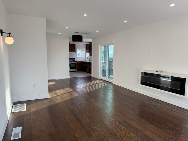 Building Photo - 3000 Parker Ave