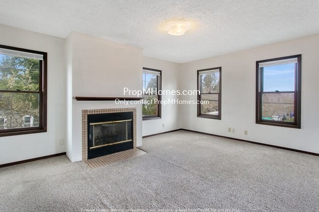Building Photo - 1102 SE Umatilla St