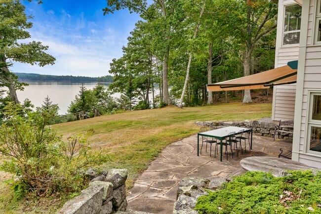 Foto del edificio - 735 Mere Point Rd