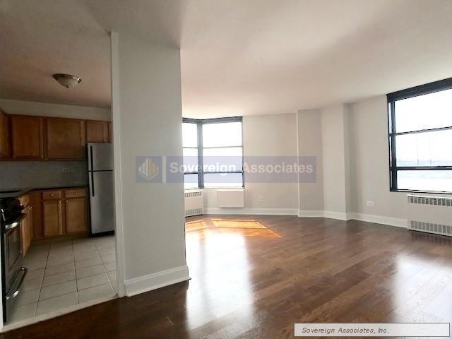 Foto del edificio - 3333 Broadway