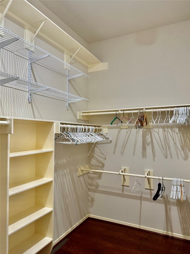 Foto del edificio - 15434 Bay Tree Landing