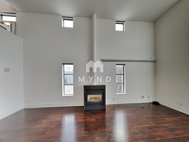 Building Photo - 221 Clara St Unit 14