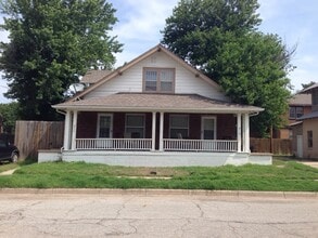 Building Photo - 920 W Franklin Ave
