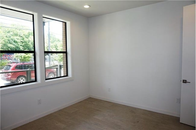 Building Photo - 1116 E Euclid Ave
