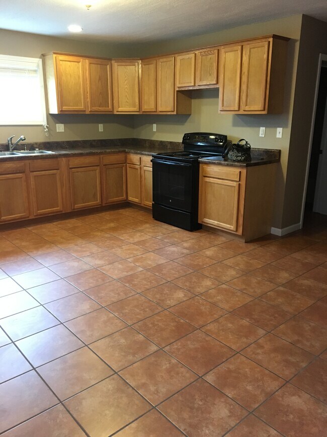 Foto del edificio - 520 Airport Road Apt 101