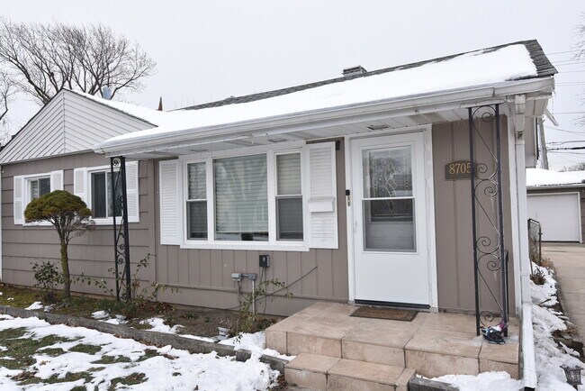 Foto del edificio - 8705 45th St