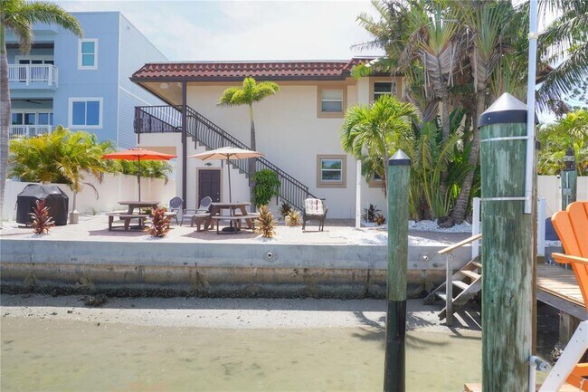 Foto del edificio - 8535 Blind Pass Dr