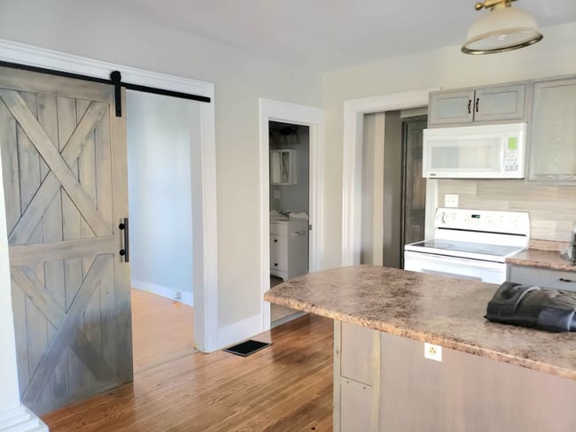 Building Photo - 64 Wood St