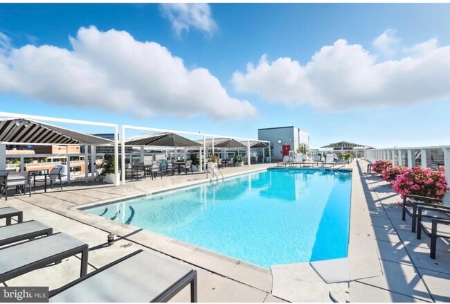 Building Photo - 1330 New Hampshire Ave NW