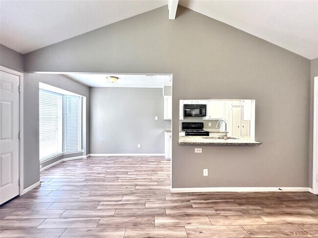 Building Photo - 4810 Elmbrook Dr