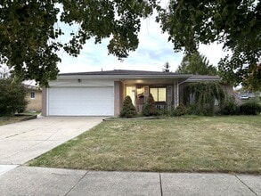 Building Photo - 3559 Janet Dr