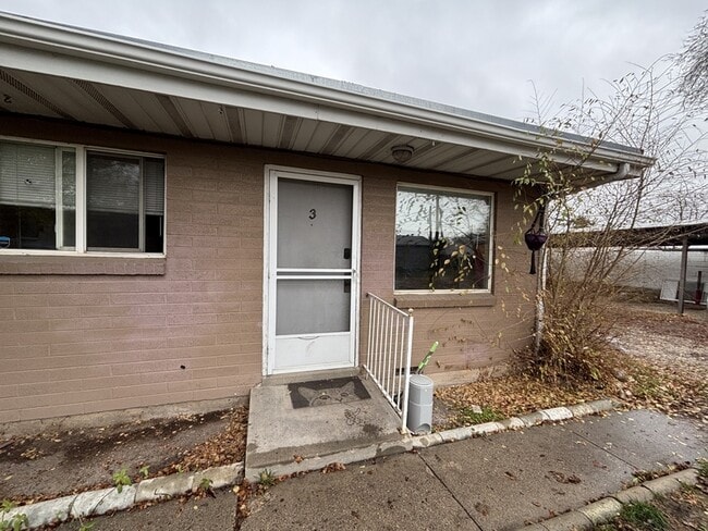 Building Photo - 472 E Granite Ave