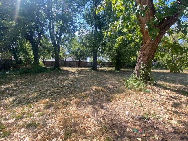 Building Photo - OKC 3 Bedroom House