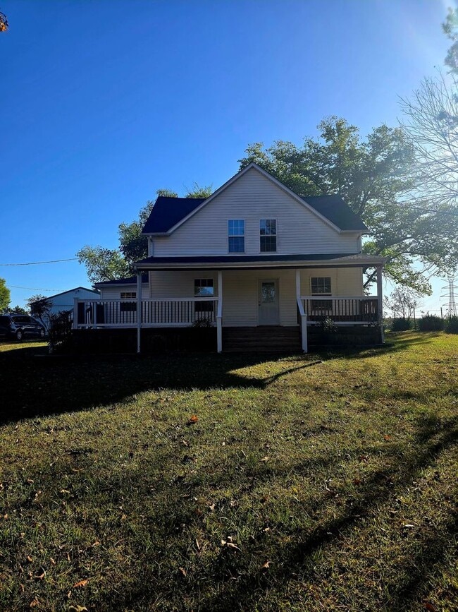 Building Photo - Charming Country Home with 30x40 Shed