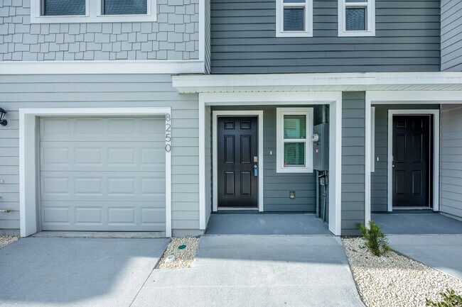 Foto del edificio - Limited-Time Offer! Move in by 3/31/2025 &...