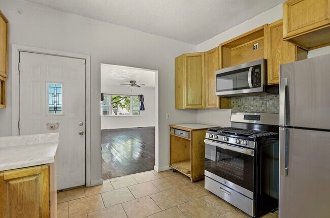 Foto del edificio - Charming 3-Bedroom Home with Fenced Yard!