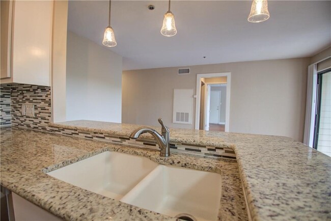 Foto del edificio - 1306 Norwalk Ln