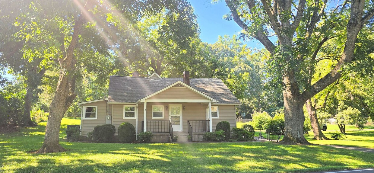 Primary Photo - Beautifully Maintained Farm House