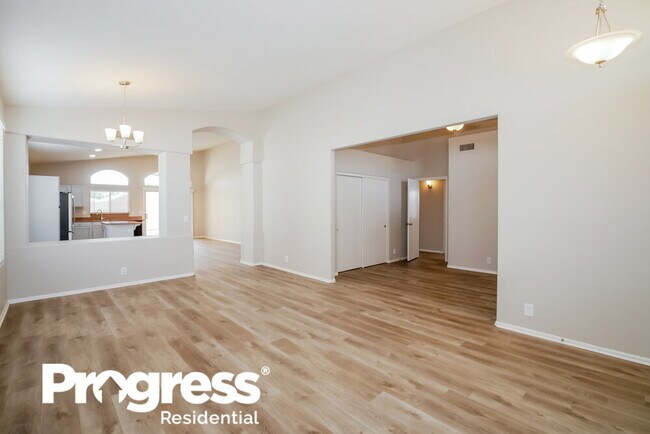 Building Photo - 1069 W Glenmere Dr