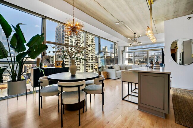 Foto del edificio - 630 N Franklin St