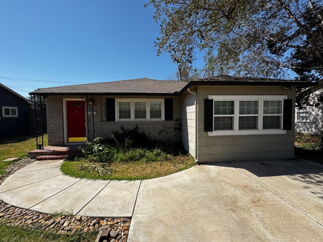 Building Photo - Amazing home in Tech Terrace