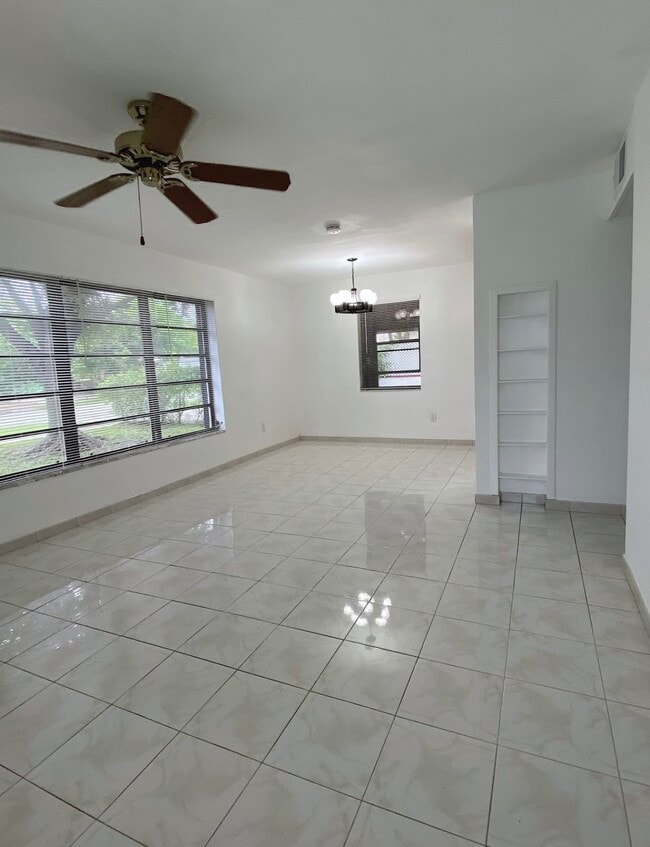 Foto del edificio - 6001 SW 116th Ave