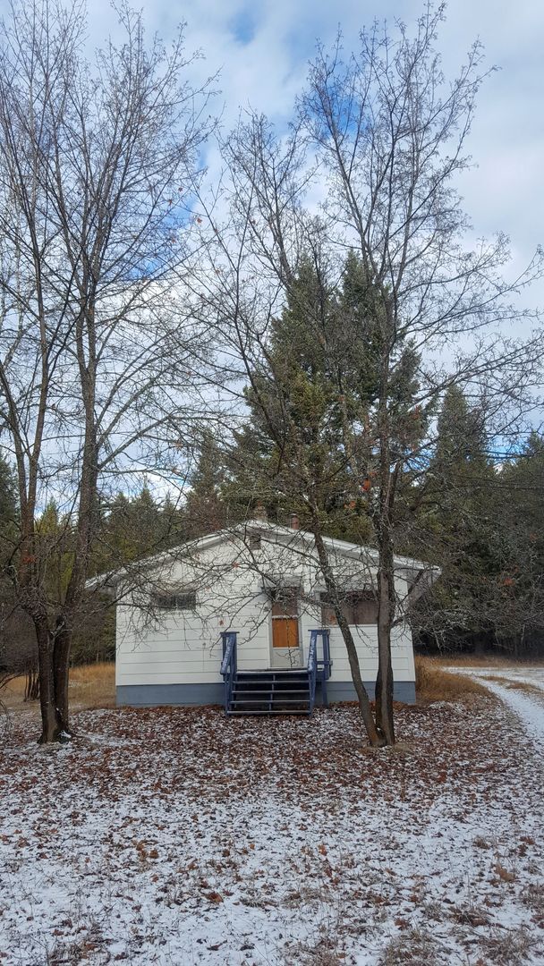 Building Photo - Serene location with some breathing room!