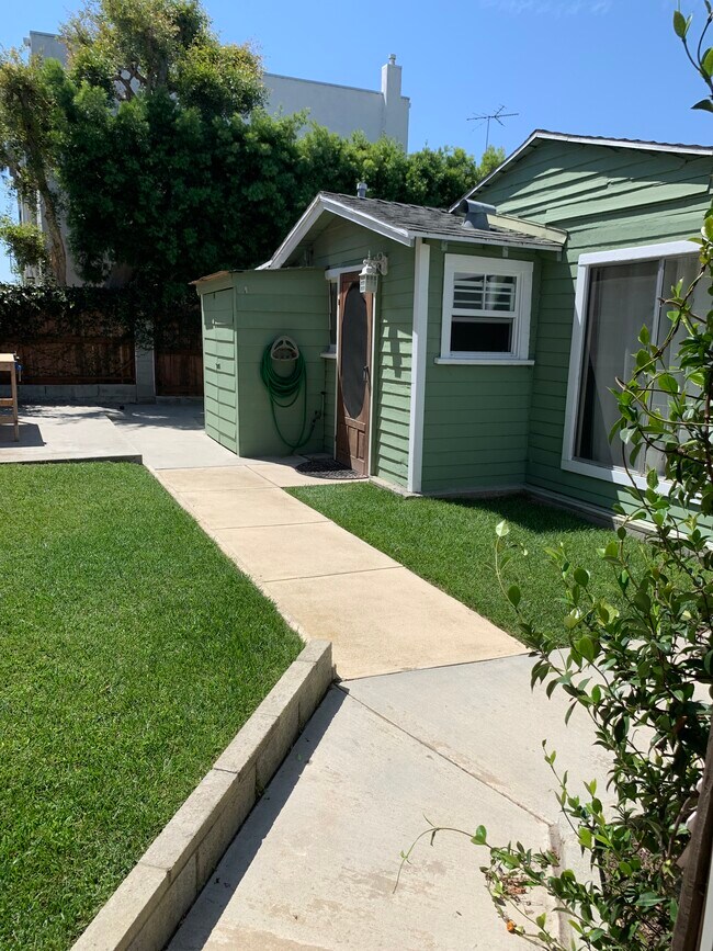 Private yard - 517 1/2 N Irena Ave