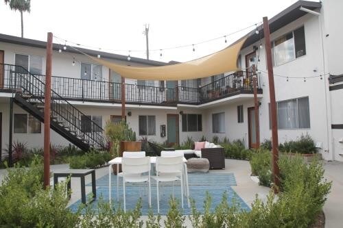 Foto del edificio - 5952-5960 Benner St