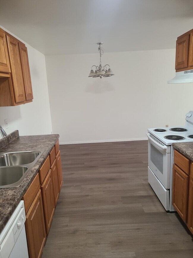 Building Photo - 4521 S Ahmedi Ave