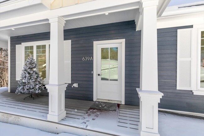 Building Photo - 639 E Broadway