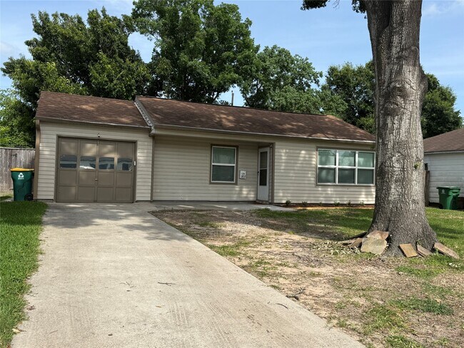 Building Photo - 1807 Firwood Dr