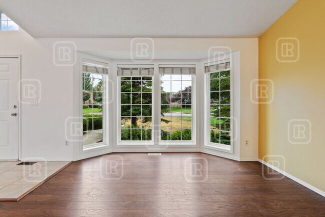 Foto del edificio - 23713 E Maxwell Ave
