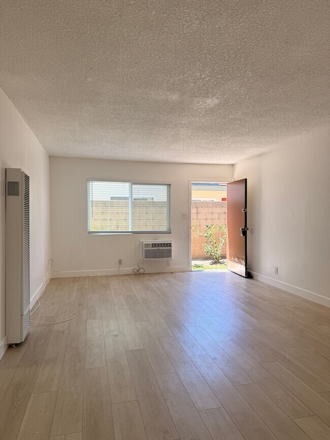 Foto del edificio - 5776 Rostrata Ave