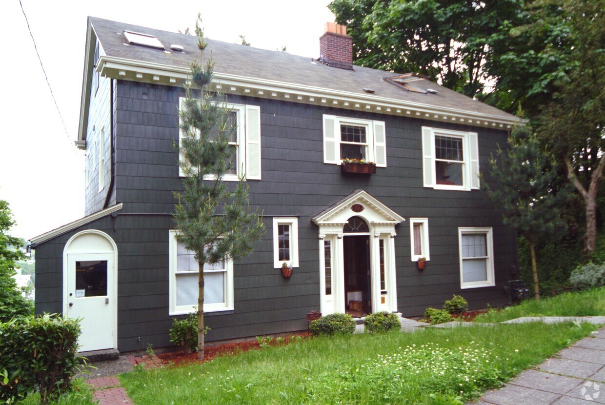 Foto principal - 4732 22nd Ave NE
