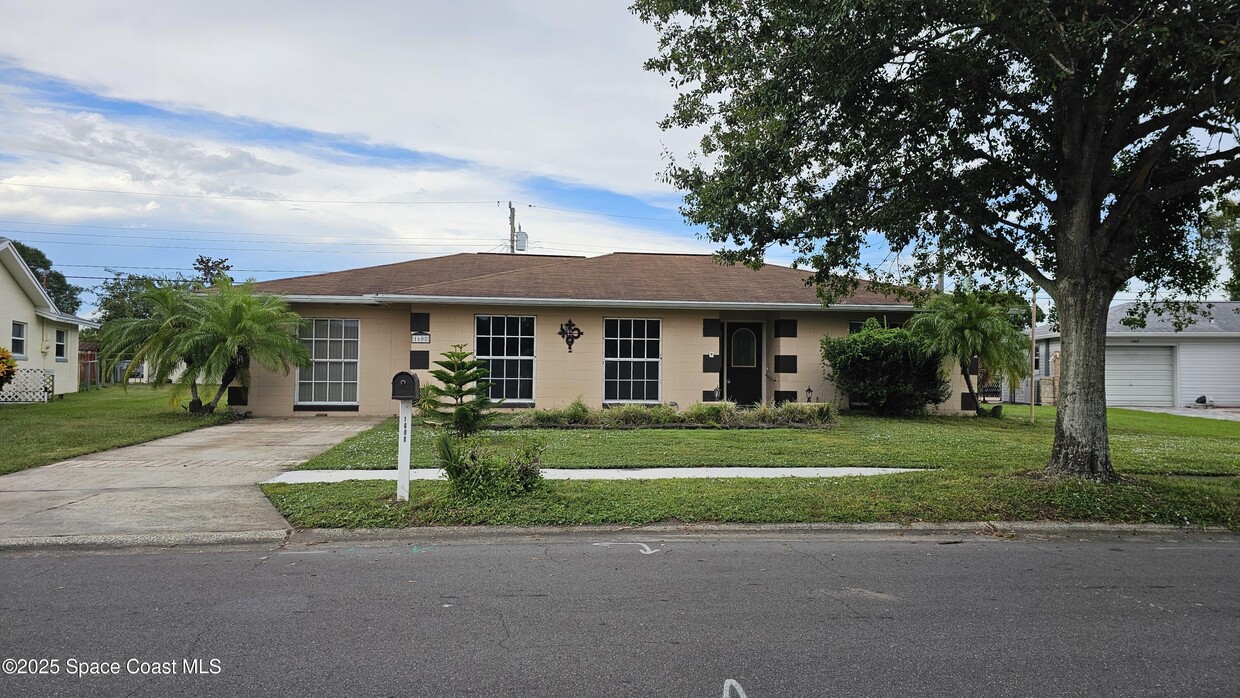 Foto principal - 1608 Watrous Dr