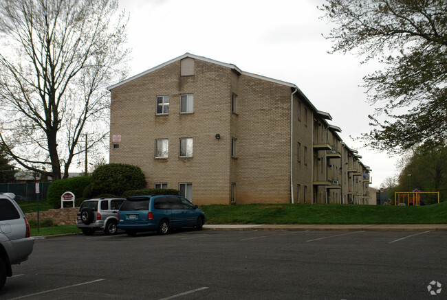 Foto del edificio - Hopkins Glen Apartment Phase I