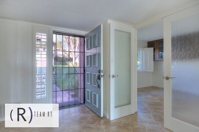 Building Photo - A Freshly Painted and Gorgeous Home Locate...