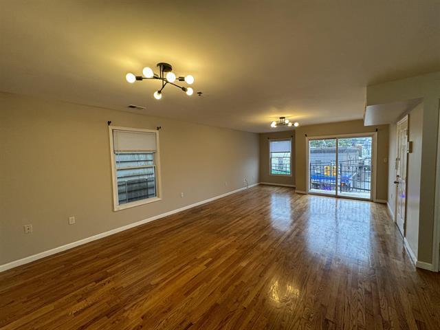 Foto del edificio - 355 W Side Ave