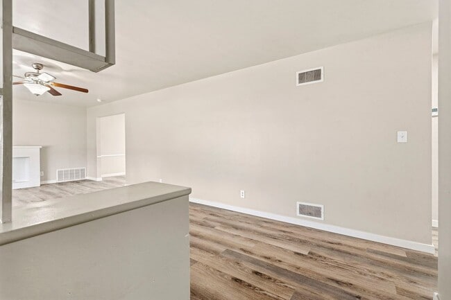 Building Photo - 3 bedroom 1 bath 1 car garage- newly renovated!