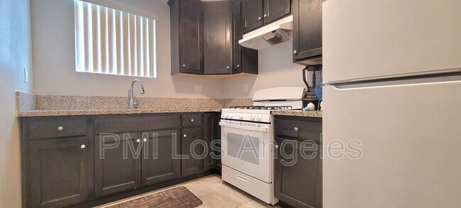 Building Photo - 1665 E 84th St