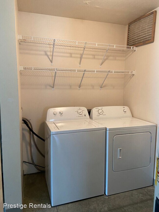Foto del edificio - 3 br, 1 bath House - 254 Campus Ave