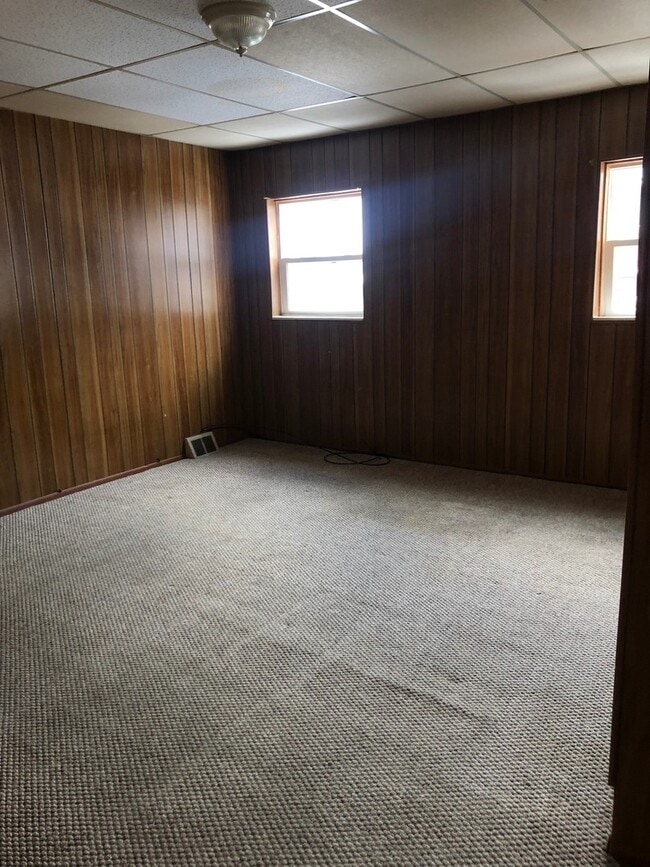Building Photo - Charming Single-Family Home in Hazelwood –...