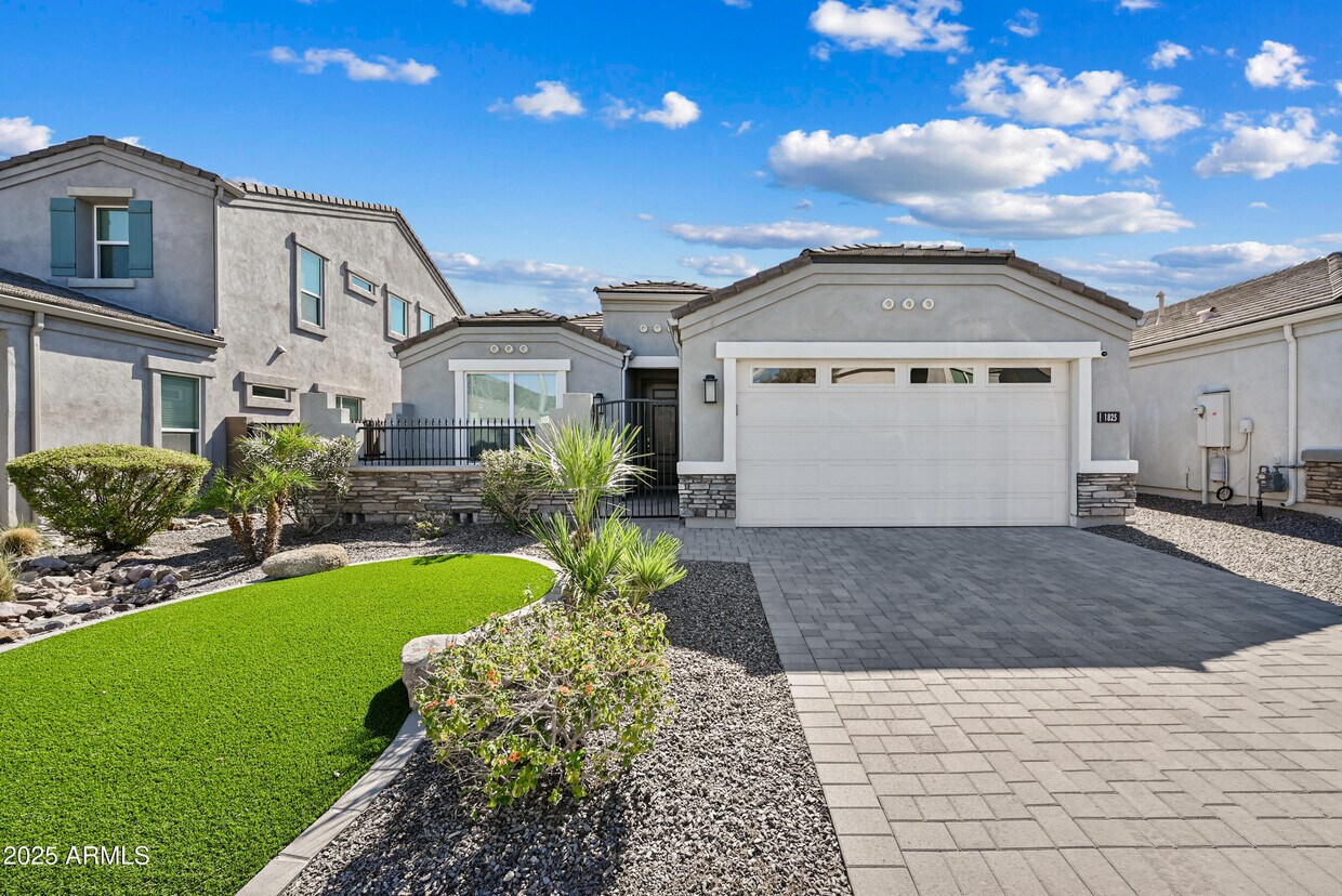 Foto principal - 1825 E Saguaro Park Ln