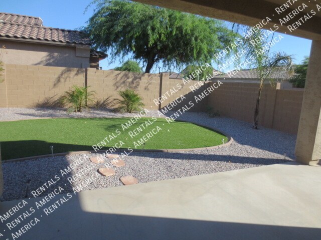Building Photo - Beautiful 5 Bedroom Home in Bella Via!