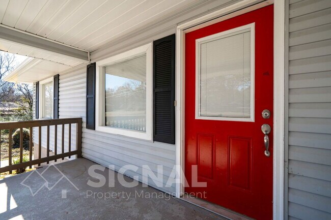 Building Photo - 912 2nd Ave